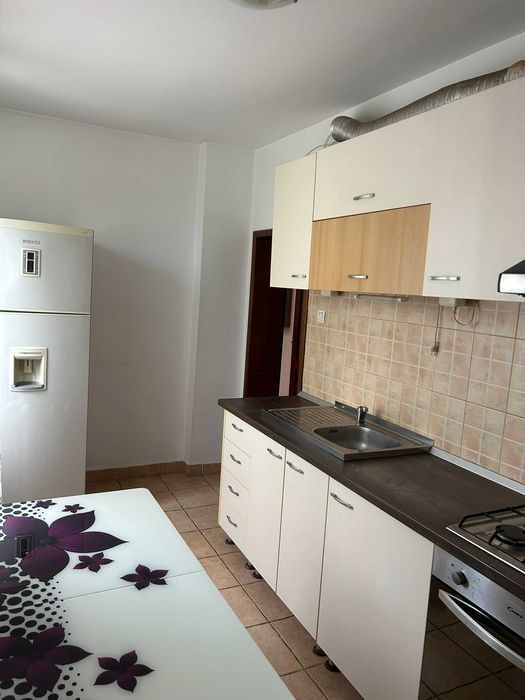 De inchiriat apartament ultracentral,  2 camere , decomandat