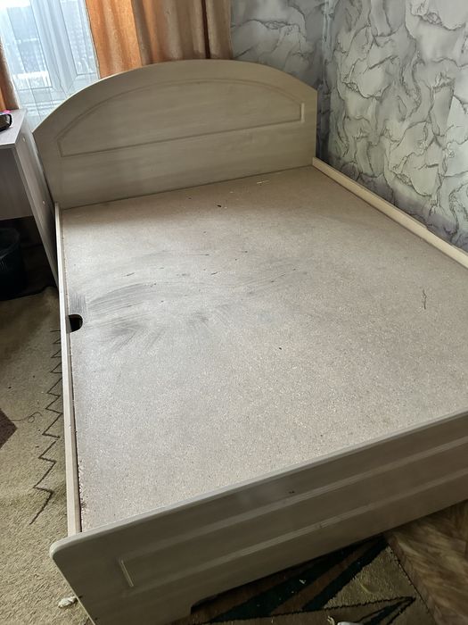 Двухспальная кровать