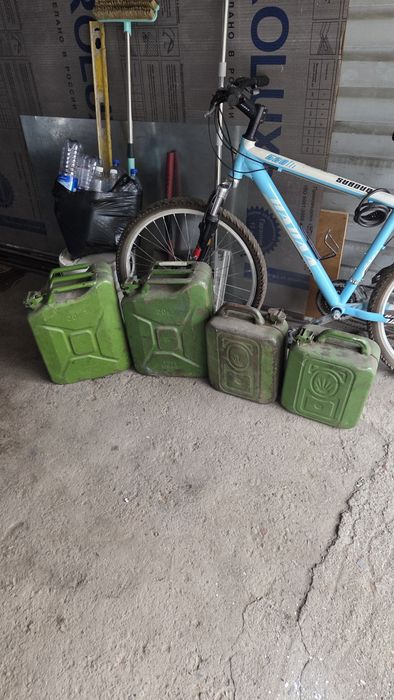 Продам канистры для бензина