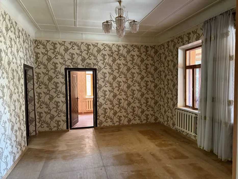 ЛАБЗАКда 6 хонали ховли ижарага берилади, хостелга хам.