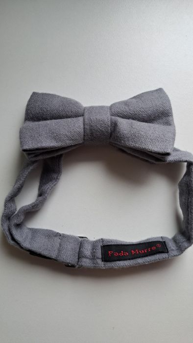 Papion gri matase tesuta