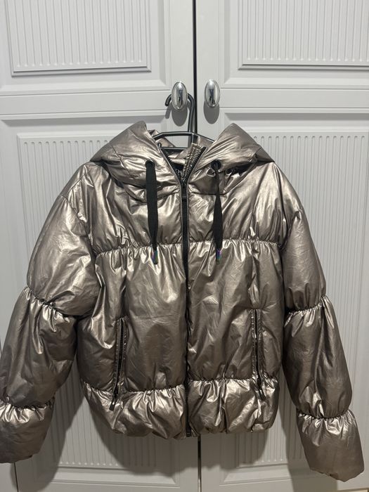 Продам куртку Зара в размере L