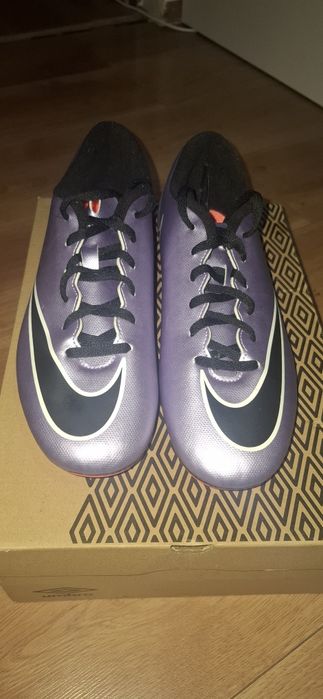 Ghete fotbal noi marimea 42