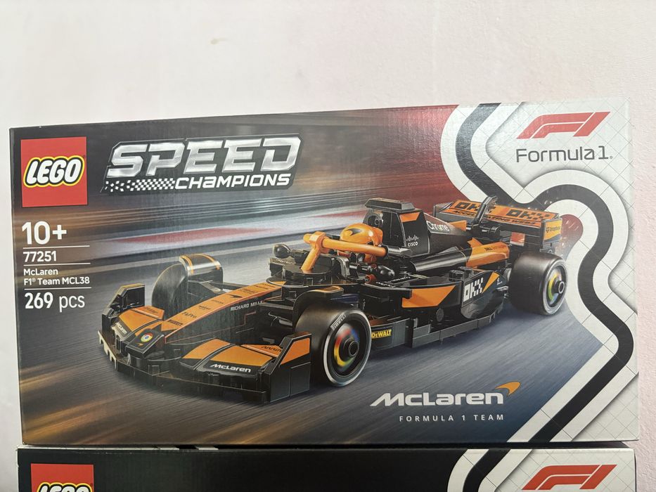 Лего болид Формула 1 McLaren MCL38