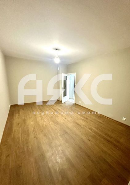 Двустаен апартамент в кв. Надежда 1