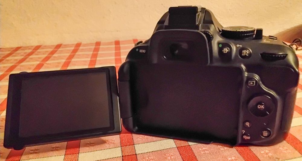 Продаётся зеркалка nikon.