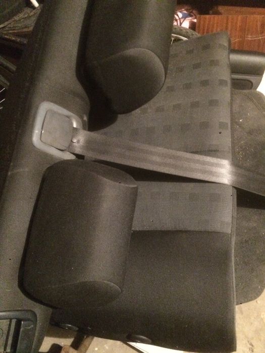 Пасат 5.5-части,седалки задни,почти неизползвани.