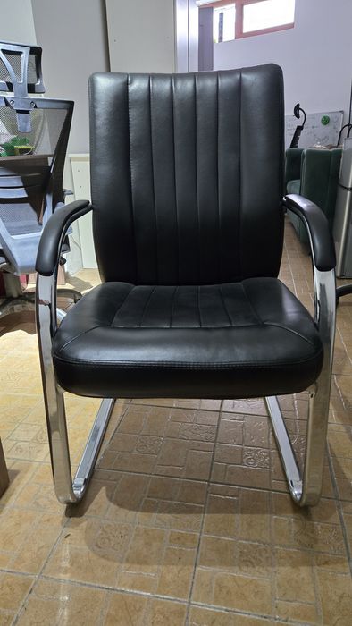 Продам офисные кресла