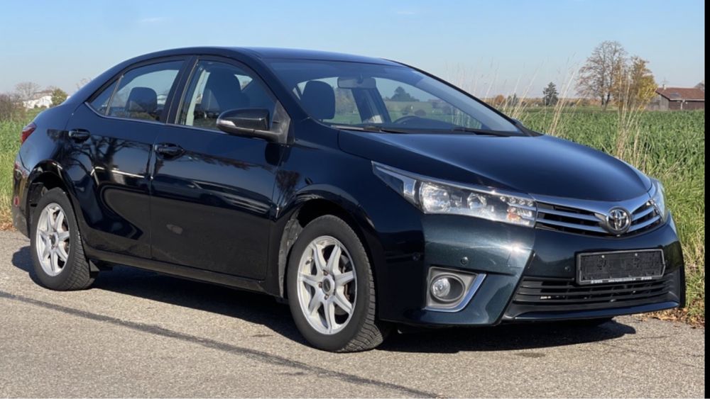 Продавам 2 броя Toyota Corolla на части 1.6 /1.8