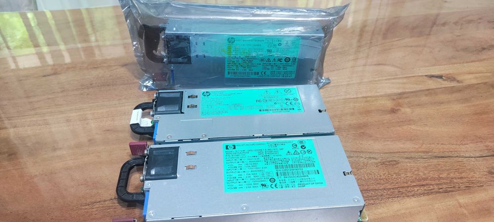 Продавам работещи сървърни захранване HP 1200W