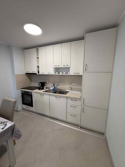 Дава се под наем Тристаен апартамент в София, Зона Б-18 - 87 кв.м за 713.49 € - Снимка #1