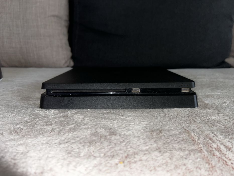 PS4 Slim 500GB + 2 controllere