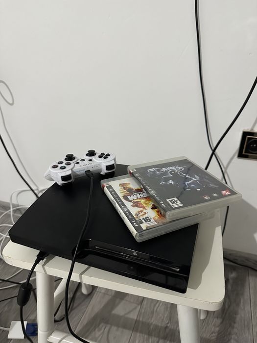 Продам плейстеишен 3 прошитая