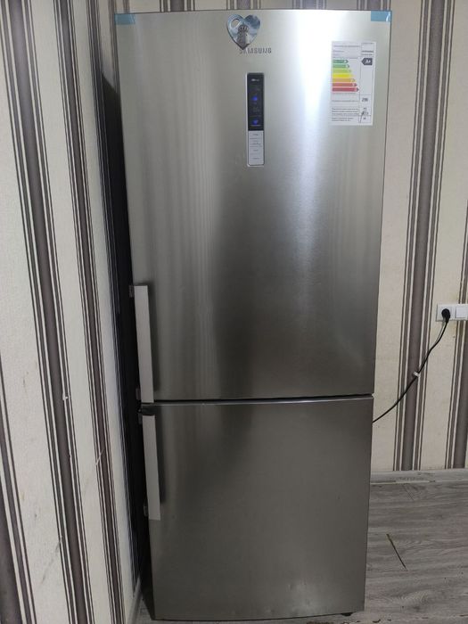 продается Холодильник Samsung RL4353EBASL/WT   б/y