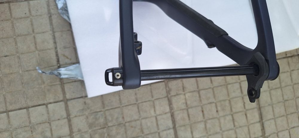 Карбонова рамка Canyon