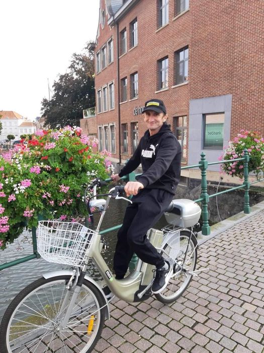 Vând Fotoliu, bicicleta electrică , tv