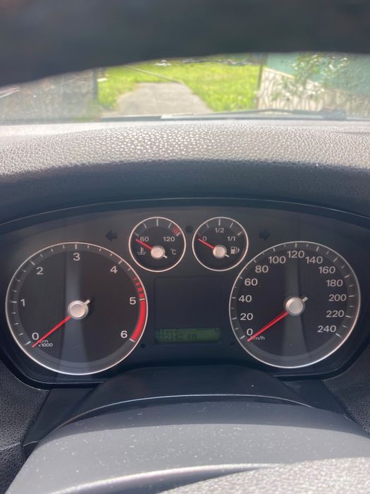 Vând  Ford Focus  2