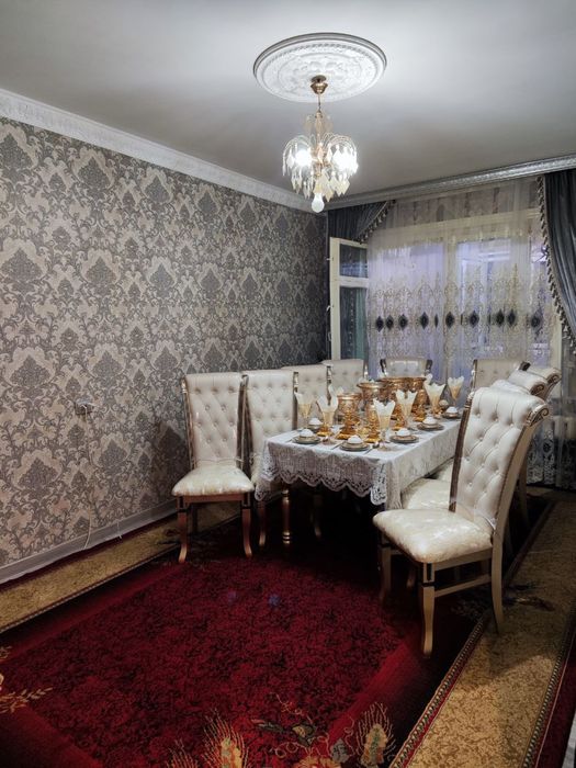 Стол 10та стуллари билан