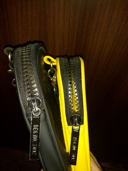 Нова жълта вертикална чанта за смартфон за врата