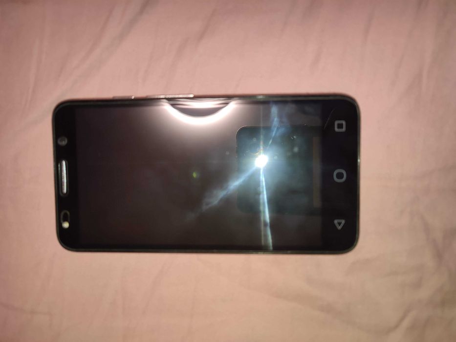 Продавам телефон Alcatel One Touch с оригинална опаковка