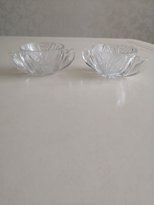 Продаётся Чешская хрустальные вазы