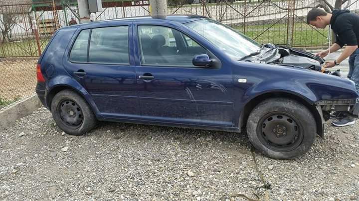 Голф 4 //2 броя на части 1.6 бензин и 1.9 AHF дизел