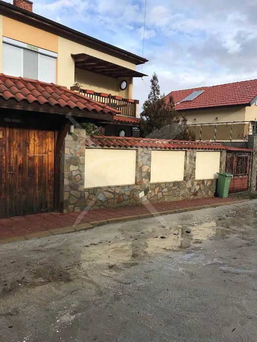 Дава се под наем Къща в с. Марково, Област Пловдив - 300 кв.м за 1795.2 € - Снимка #16