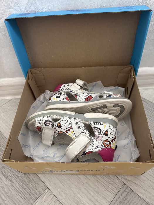 Продам обувь для девочки 28р