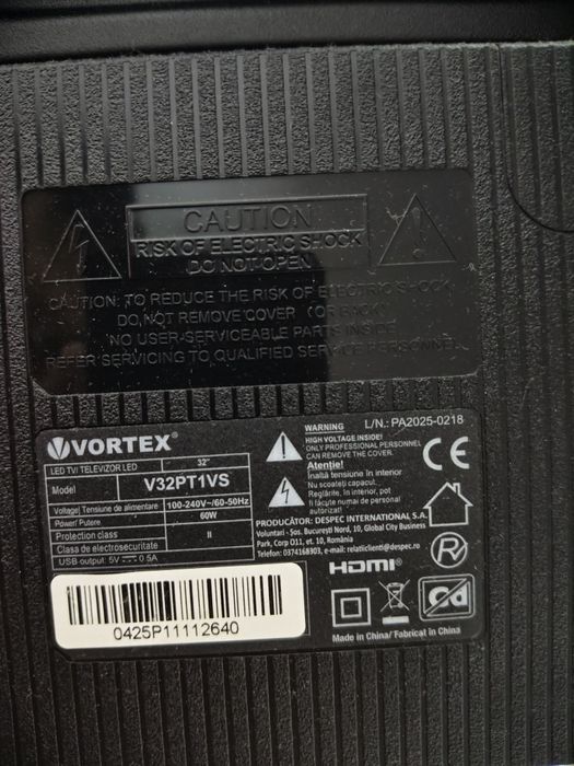 Tv Smart  nou cu suport de perete