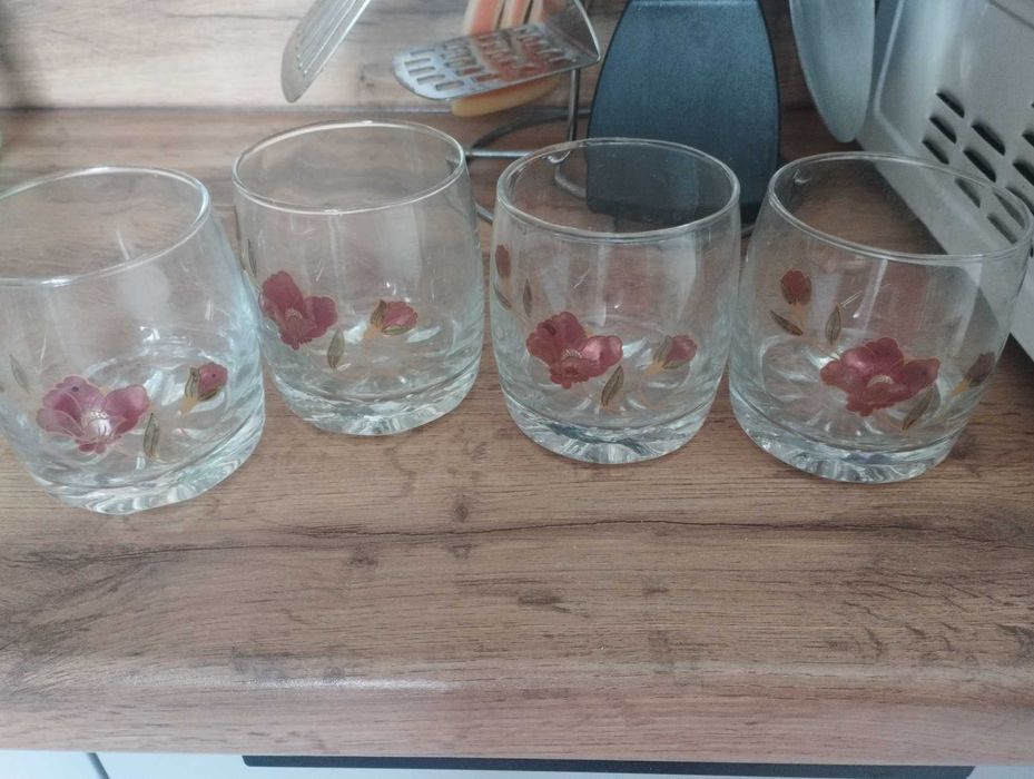 Бокалы под напитки.