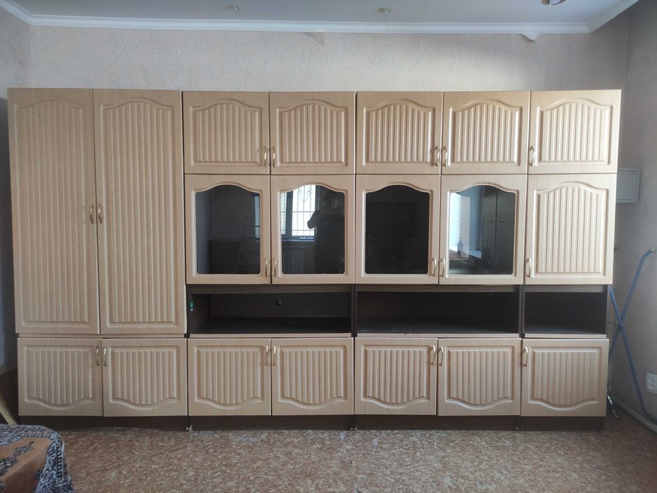 Продам стенку зальную