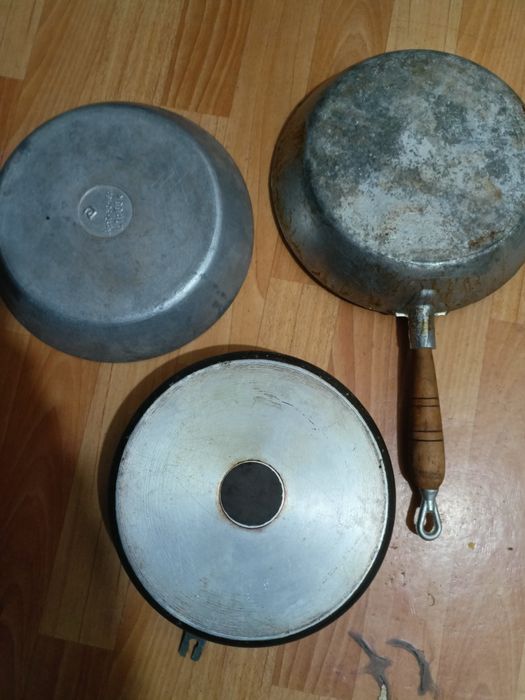 Три сковородки .