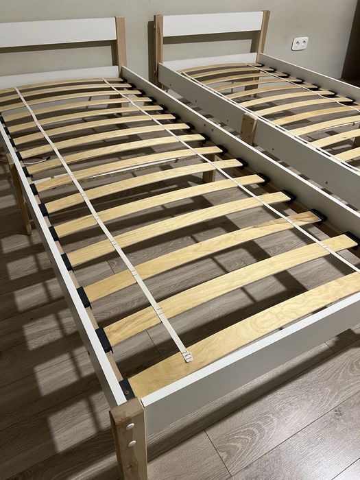 Продаются кровати 80/200 с матрасами.