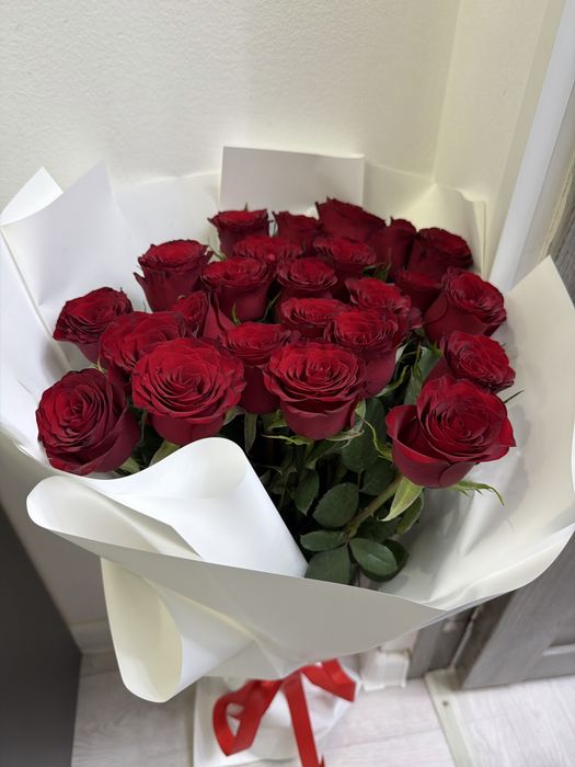 Букеты красные розы