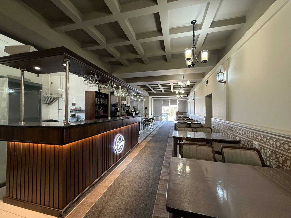 restaurant qulayliklari hamda jixozlari bilan birga sotiladi #a515