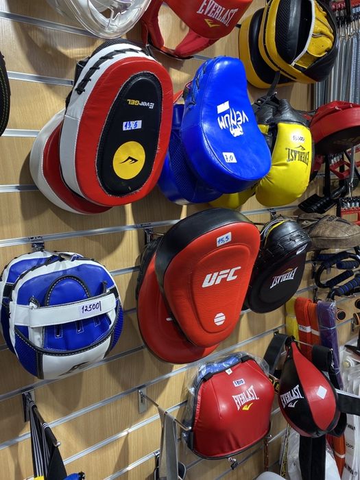 Боксерские лапы перчатки бинт капа