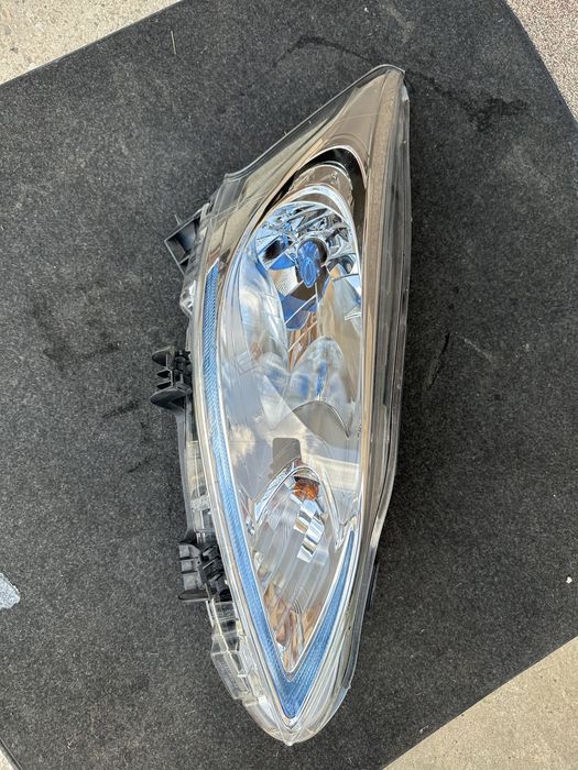 Far dreapta nissan e nv200.cod:1ee011334-02.