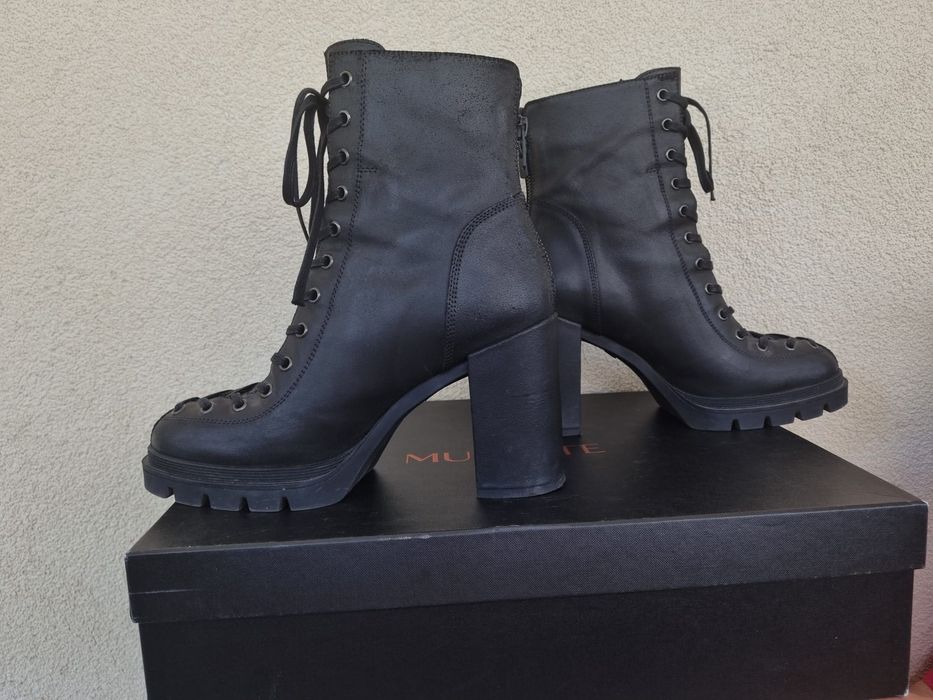 De vanzare botine Musette din piele intoarsa