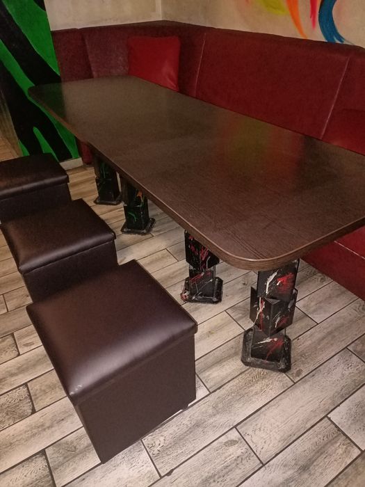 Продам комплект диван+стол+пуфики