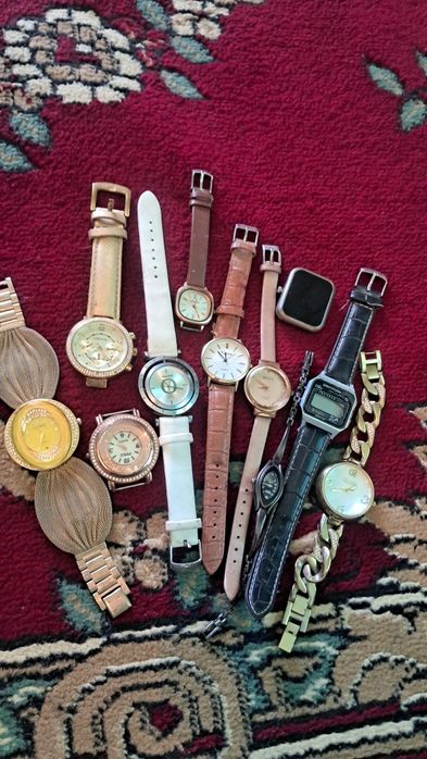 Часы кварцевый продаётся продаётся продаётся