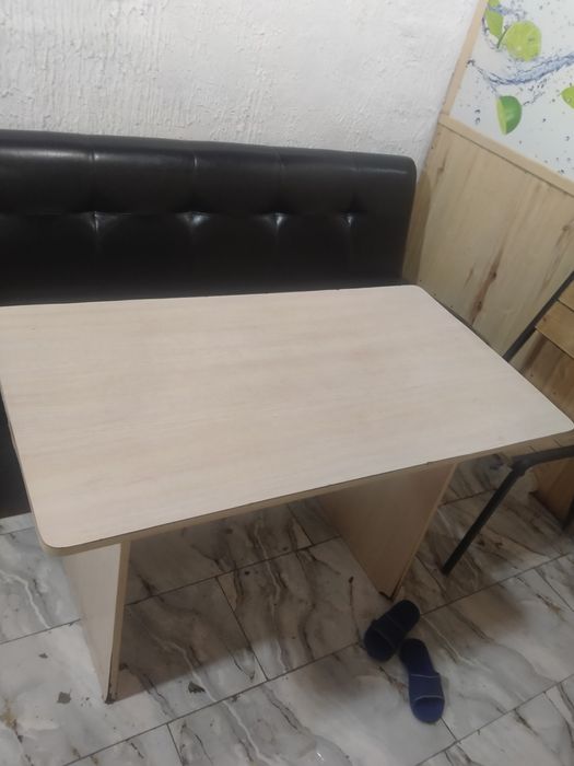 Продам стол кухонный