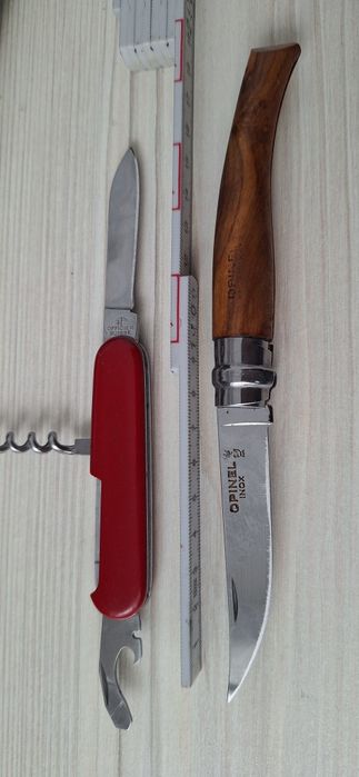 Briceag Opinel no. 8 si Victorinox