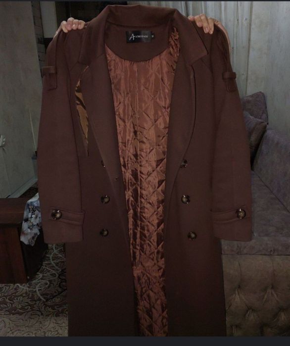 Пальто размер кичиклик киляпти размер М/Л га тучами бемалол