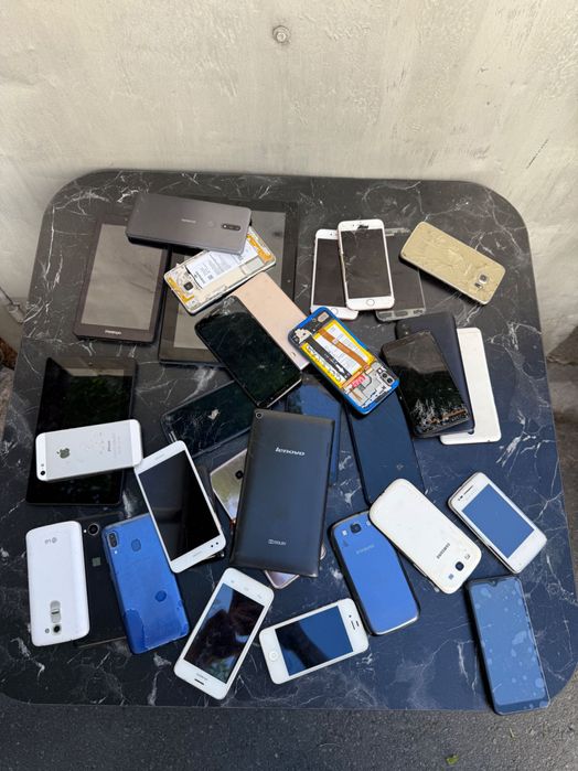 ЗА ЧАСТИ! Телефони и таблети iphone samsung huawei и др.