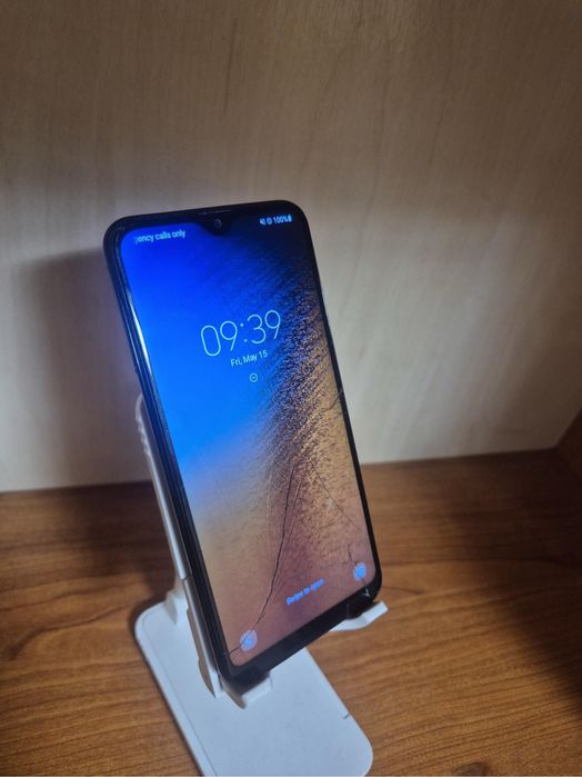 Samsung, IPhone.