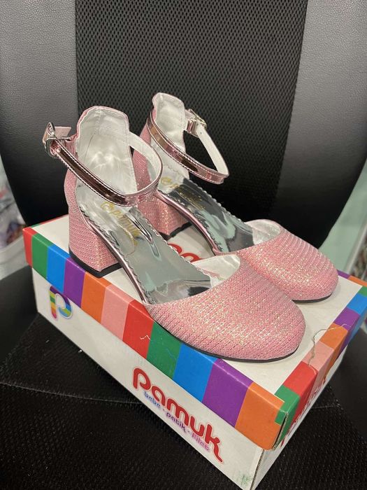 Нов модел !!
Обувки на ток
Номера-26,27,28,29,30,31,32,33,34,35,36
Цен