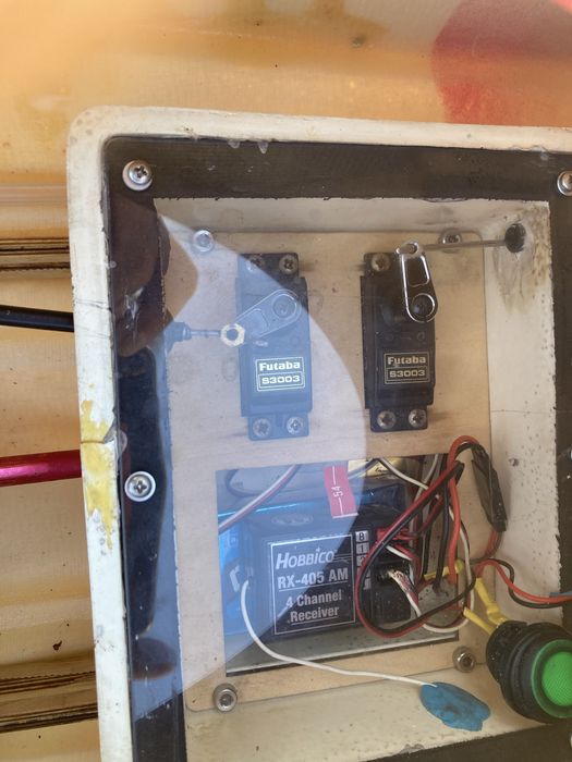 Радиоуправляема бензинова лодка.