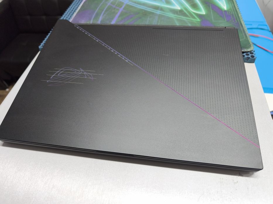 Asus Rog Zephyrus Duo 16 GX650RX