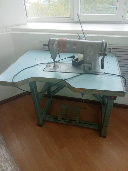 Продам швейную машину