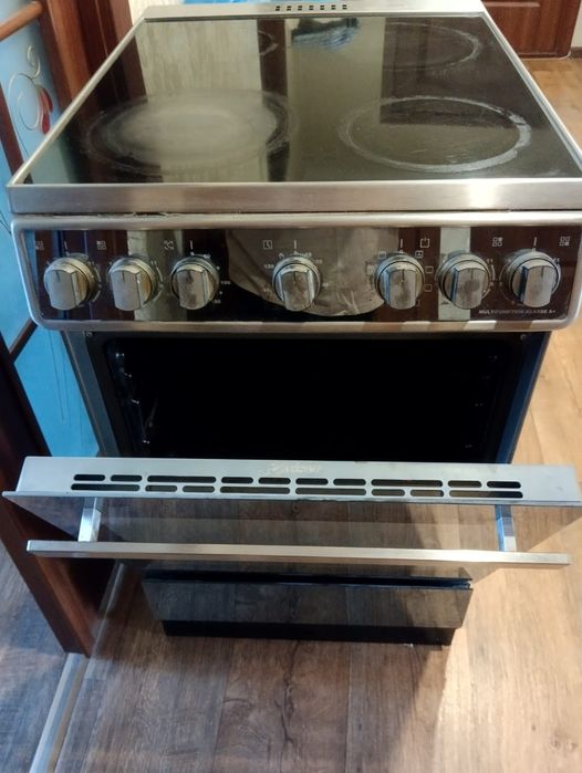 Продам электрическую плиту